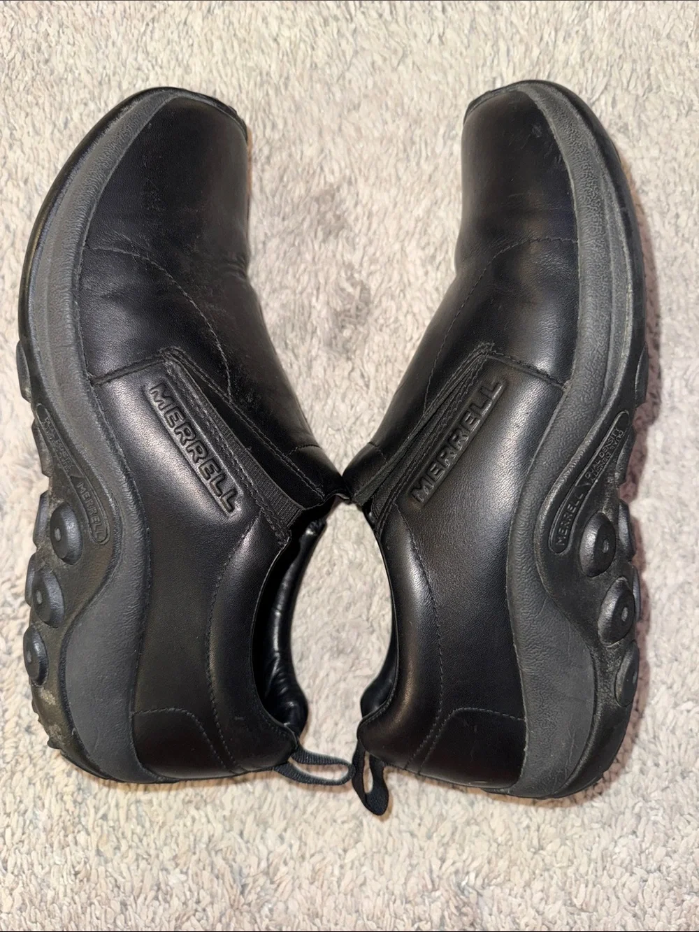 Merrell Men’s Black Slip-On Comfort Loafers. Leather, outdoor minimalist black